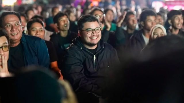 Berbaur dengan Warga, Mas Dhito Nobar Timnas Juara FIFA ASEAN Cup 2026